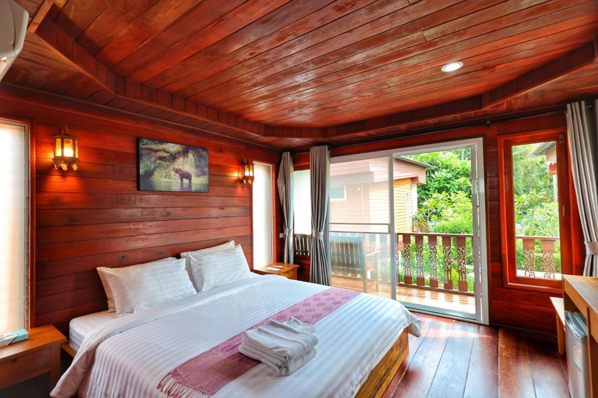 Horizon Beach Resort Koh Jum Exterior photo