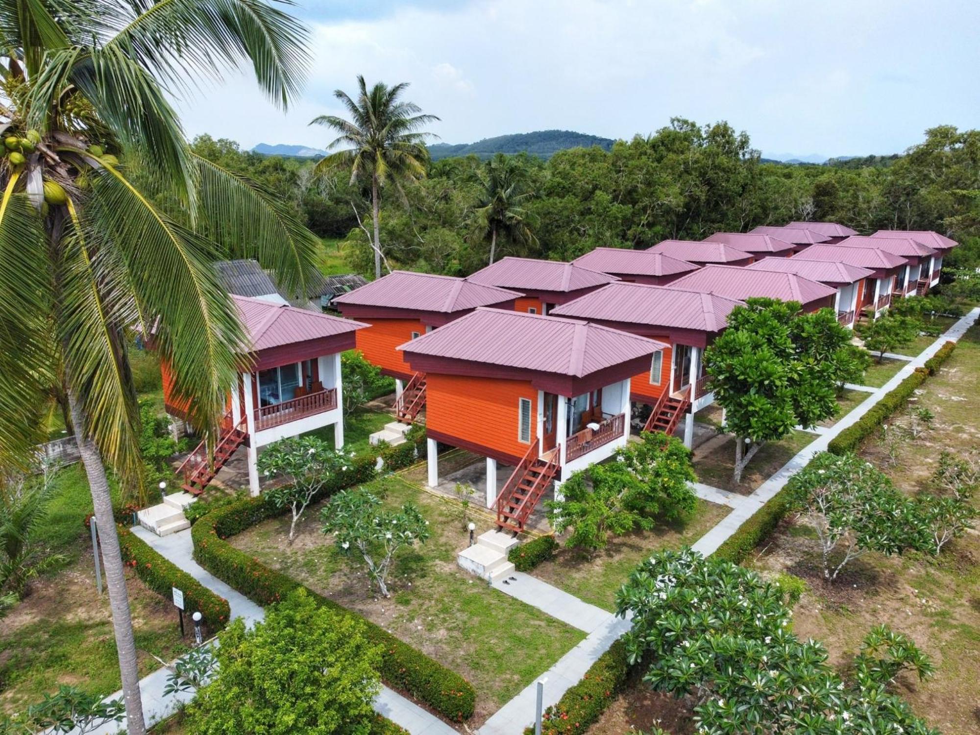 Horizon Beach Resort Koh Jum Exterior photo